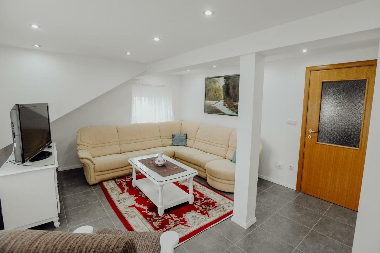 Apartman Slavonia Dakovo Luaran gambar